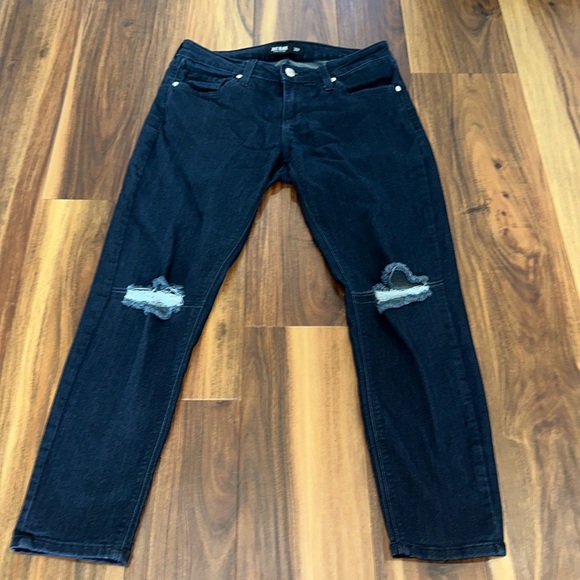 Just Black Cadence Distressed
Skinny Jeans Size 28 Petite - Picture 2 of 5